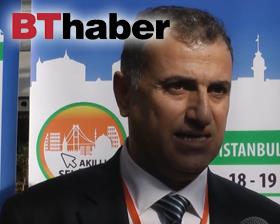  Mahir Ülgü, çevrimiçi sağlık hizmetleriyle ilgili bilgi veriyor