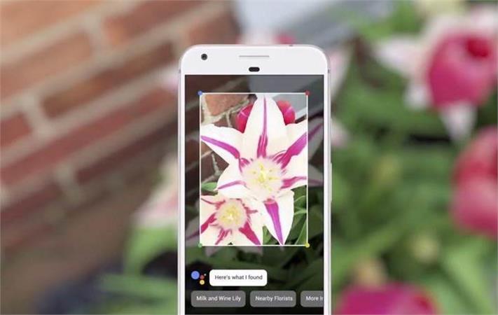 Google Lens özelliğini iOS cihazlara getirdiğini duyurdu
