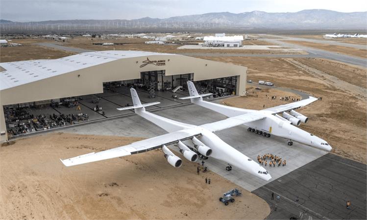 Dünyanın en büyük uçağı ilk uçuşuna hazırlanıyor