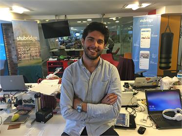 Üniversite iletişimi, ödül peşinde