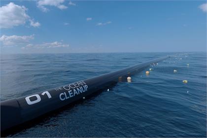 Okyanusları plastik atıklardan arındıran temizlik makinesi göreve hazır