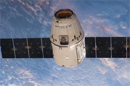 SpaceX'in deney kapsülü Dragon, dünyaya iniş yaptı