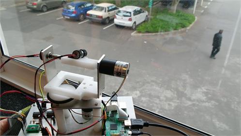 Hava durumlarını lazer çizimleriyle gösteren robot üretildi