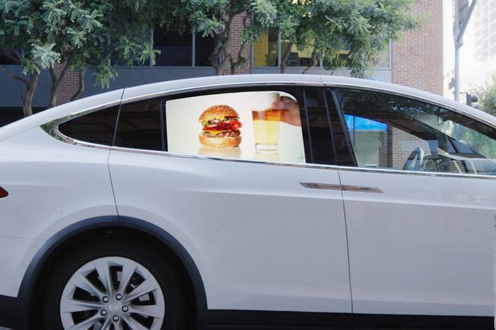 Grabb-It, araçların camlarını reklam panolarına dönüştürüyor
