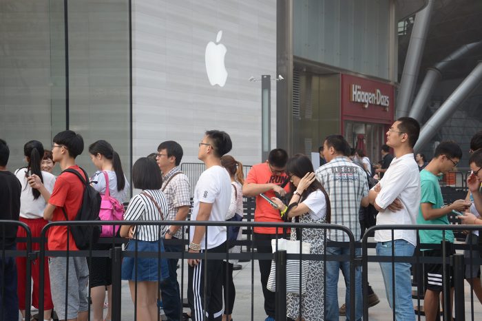 Apple, Hindistan ve Çin'de pazar payını hızla kaybediyor