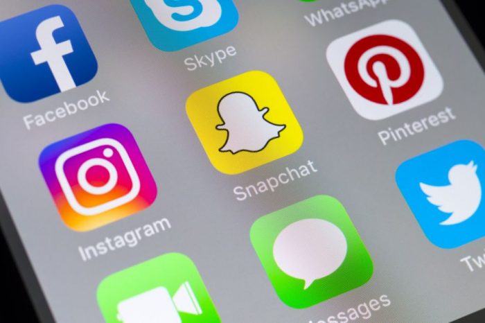 Günün ortalama 2 saat 48 dakikasını sosyal medyada geçiriyoruz