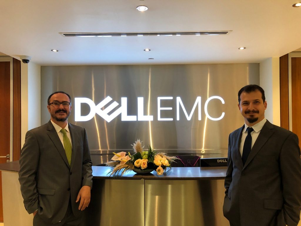 Dell EMC Müşteri Yöneticisi Kağan Aydemir ve Dell EMC Kıdemli Sistem Mühendisi Mehmet Ferhat Boyacıoğlu