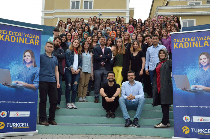 Türkiye’nin en büyük kadın yazılım platformu “Geleceği Yazan Kadınlar” yeni döneme başlıyor