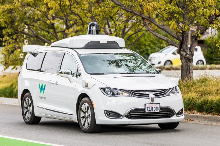 Waymo, sürücüsüz araçlarını trafiğe çıkarmaya hazırlanıyor