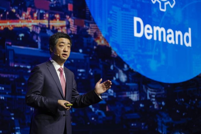 Huawei CEO’su Ken Hu 2019’da100 milyar dolar gelir beklediğini açıkladı