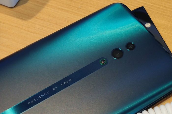 Oppo Reno, sade ve şık tasarımı ile dikkat çekici