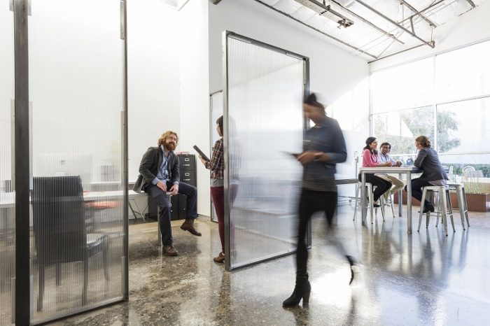 EMEA’daki Kurum Liderleri, Başarı İsteyen CEO’ların Teknolojiyi DNA’larına Dahil Etmesi Gerektiğini Söylüyor