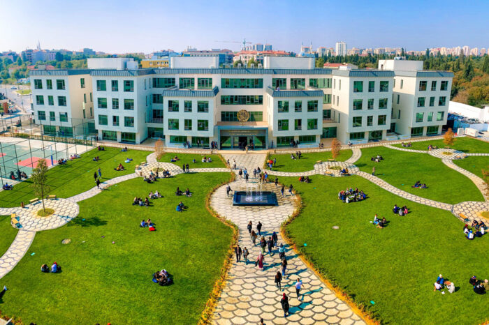 Biruni Üniversitesi ve Hastanesi, Yüksek Performanslı Ağ ve Depolama Çözümleriyle Sağlam Bir BT Zemini Yaratıyor
