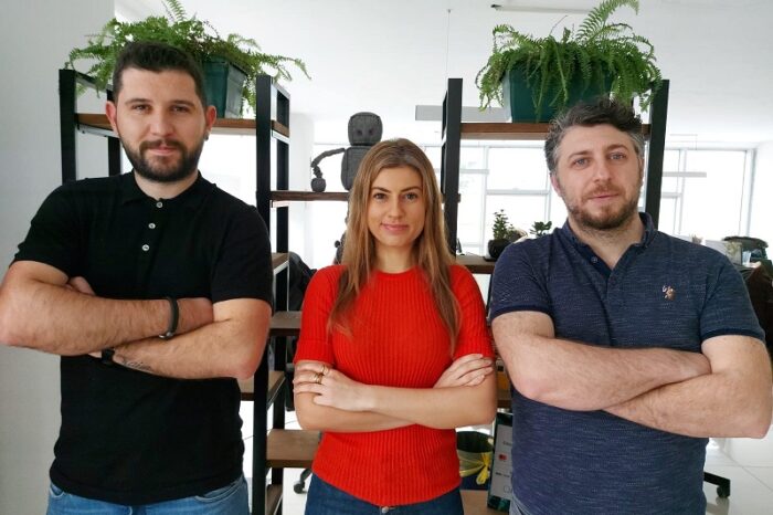 Türkiye’de büyürken dünyaya da açılıyor