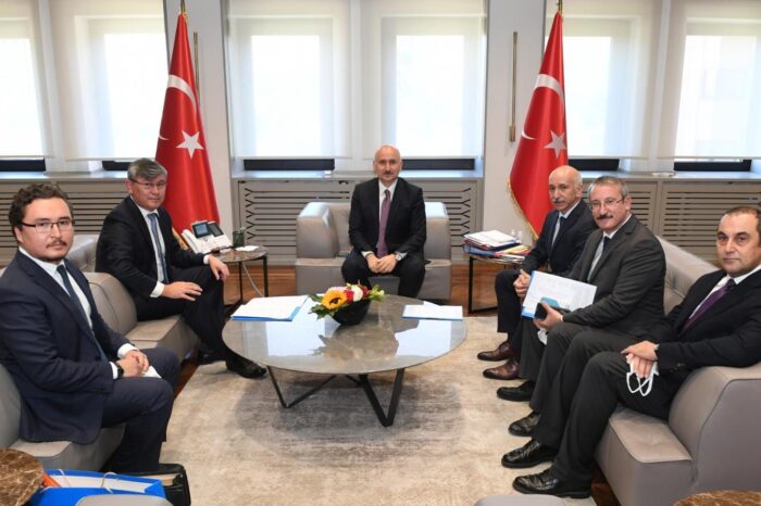 Kazakistan, 4 Bin Tek-Tip Geçiş Belgesini Teslim Ediyor