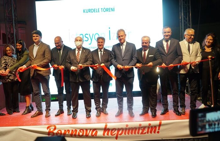 “İSTASYON İZMİR”, Facebook, TOBB, ICC, Habitat Derneği, Bornova Belediyesi ve İzmir Ticaret Borsası iş birliği ile açıldı