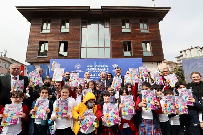 Yerel Yönetimler Bilim Merkezleri Destek Programı ile deneyerek öğrenme ve eleştirel düşünebilme yetisi kazandırılacak