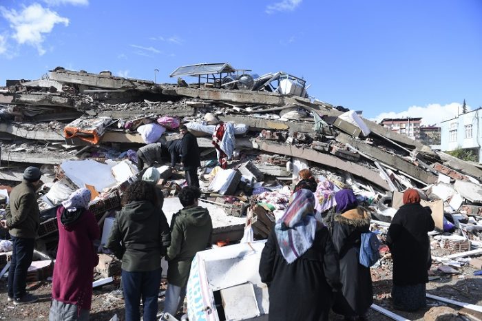 Milyonlarca ton enkaz kaldırılmayı bekliyor